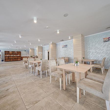 פרימורסקו Cinema Hotel מראה חיצוני תמונה