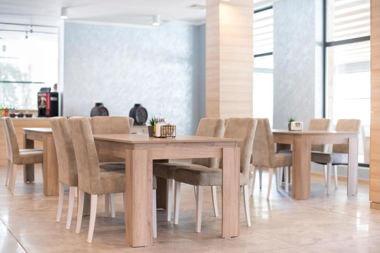 פרימורסקו Cinema Hotel מראה חיצוני תמונה