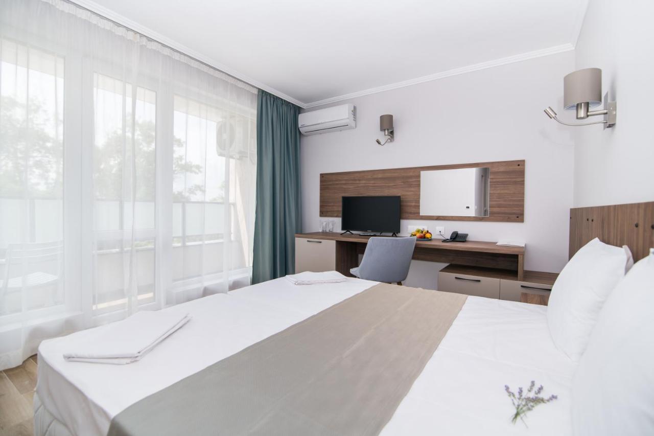 פרימורסקו Cinema Hotel מראה חיצוני תמונה