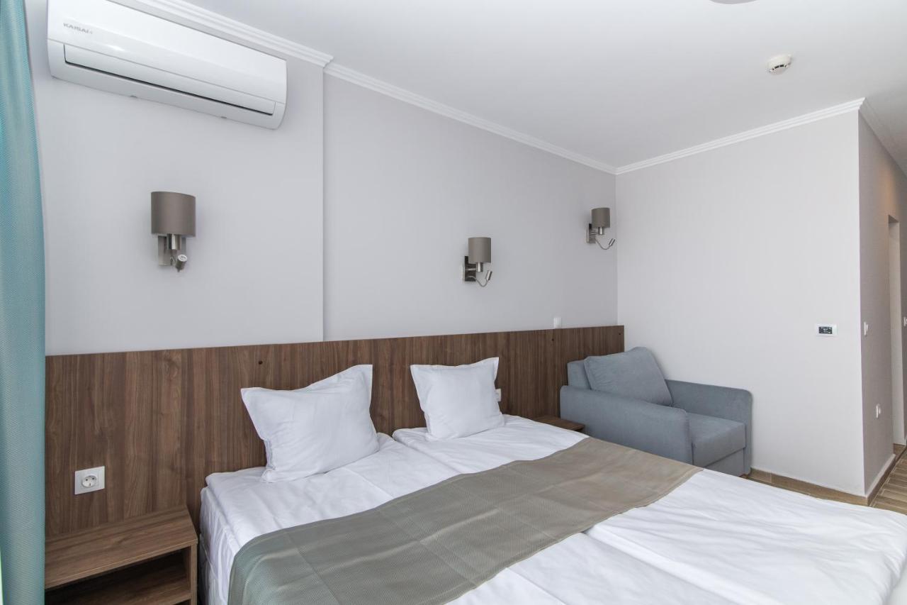 פרימורסקו Cinema Hotel מראה חיצוני תמונה