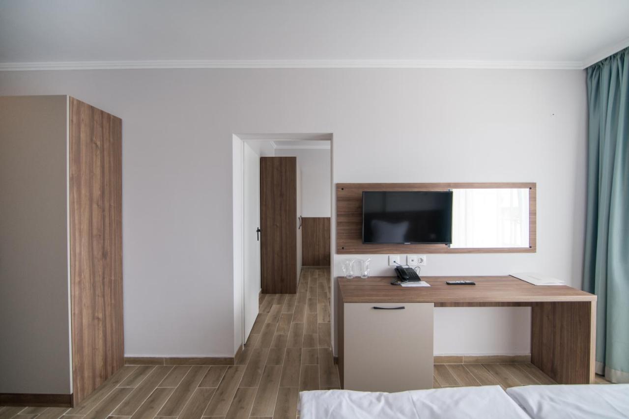 פרימורסקו Cinema Hotel מראה חיצוני תמונה