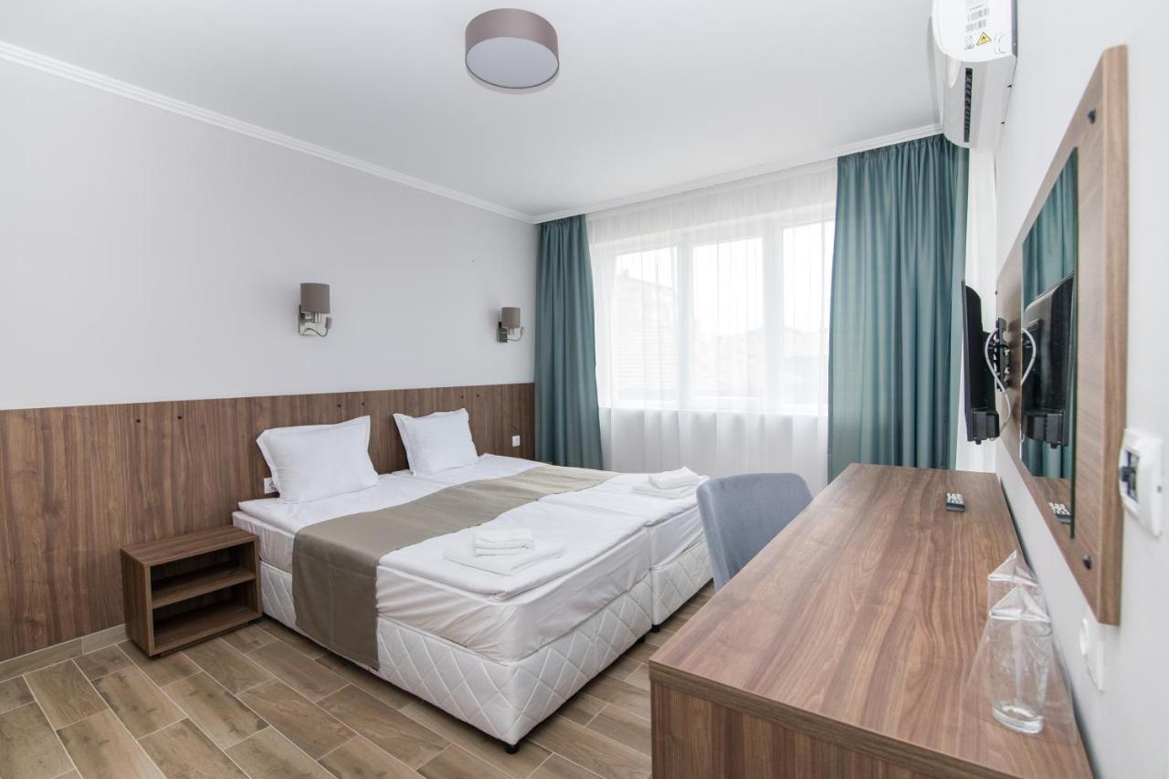 פרימורסקו Cinema Hotel מראה חיצוני תמונה