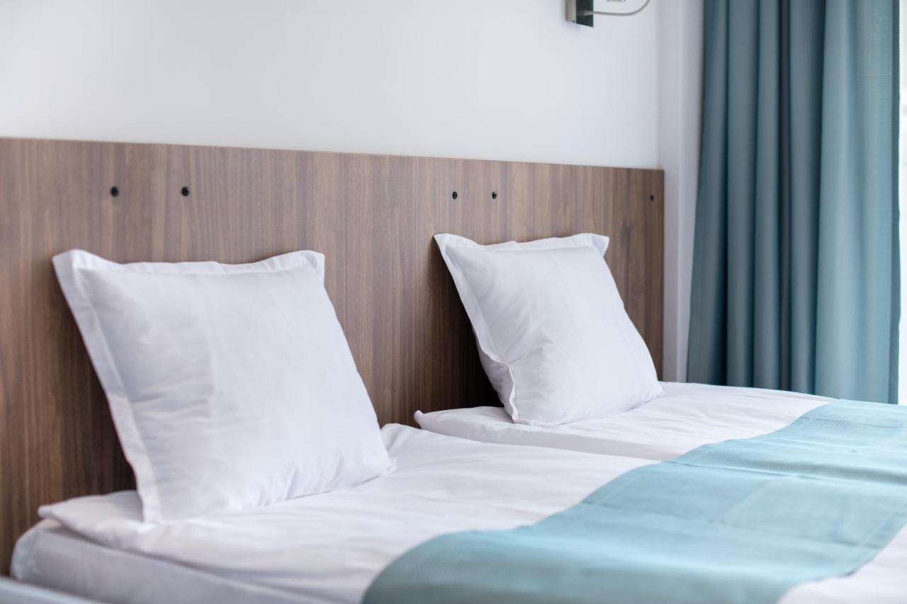פרימורסקו Cinema Hotel מראה חיצוני תמונה