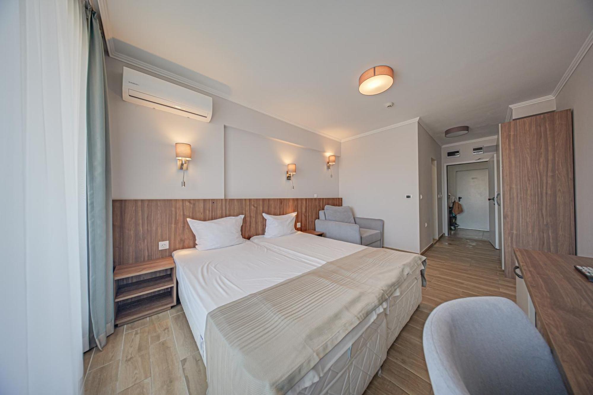 פרימורסקו Cinema Hotel מראה חיצוני תמונה