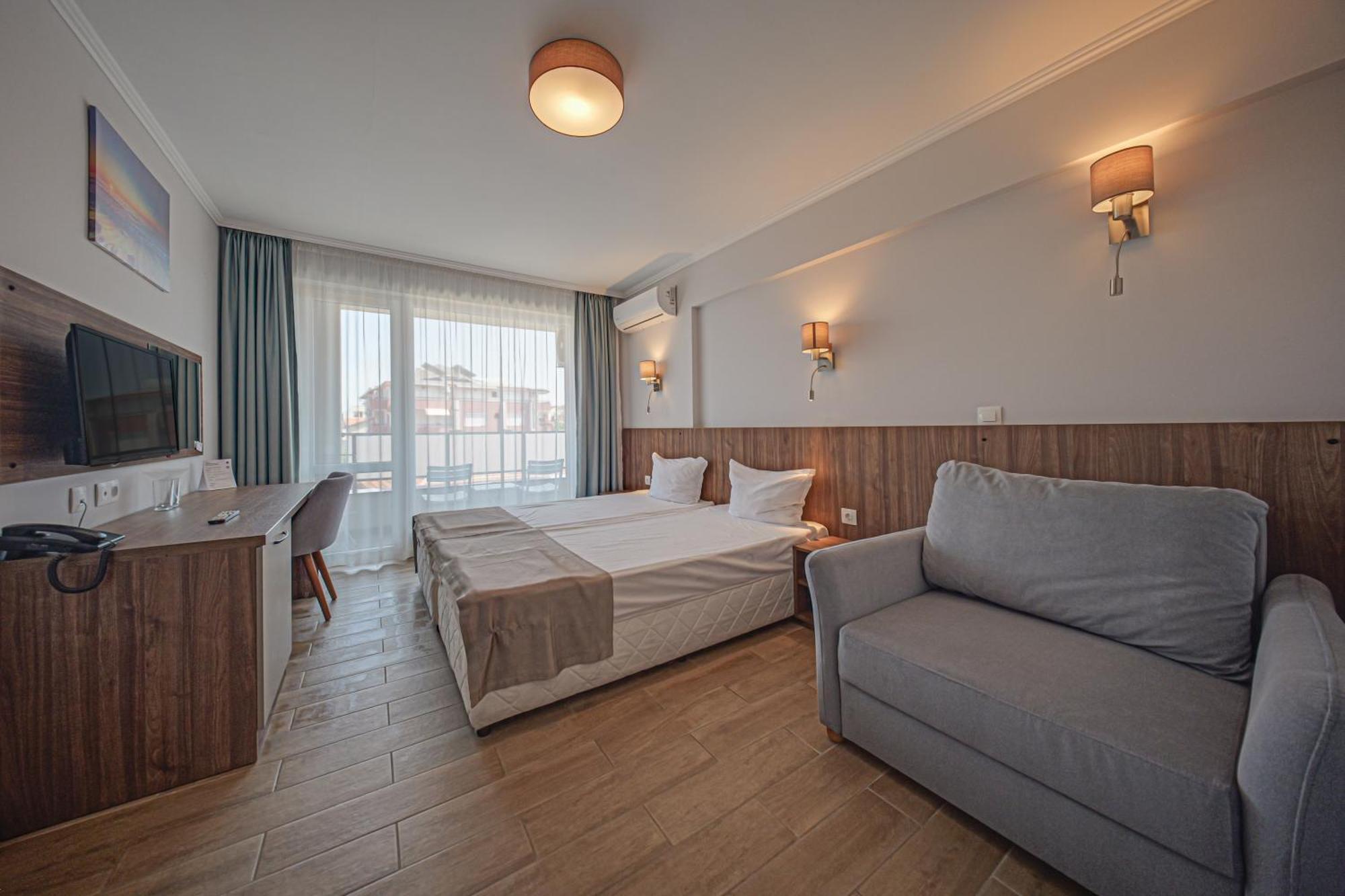 פרימורסקו Cinema Hotel מראה חיצוני תמונה