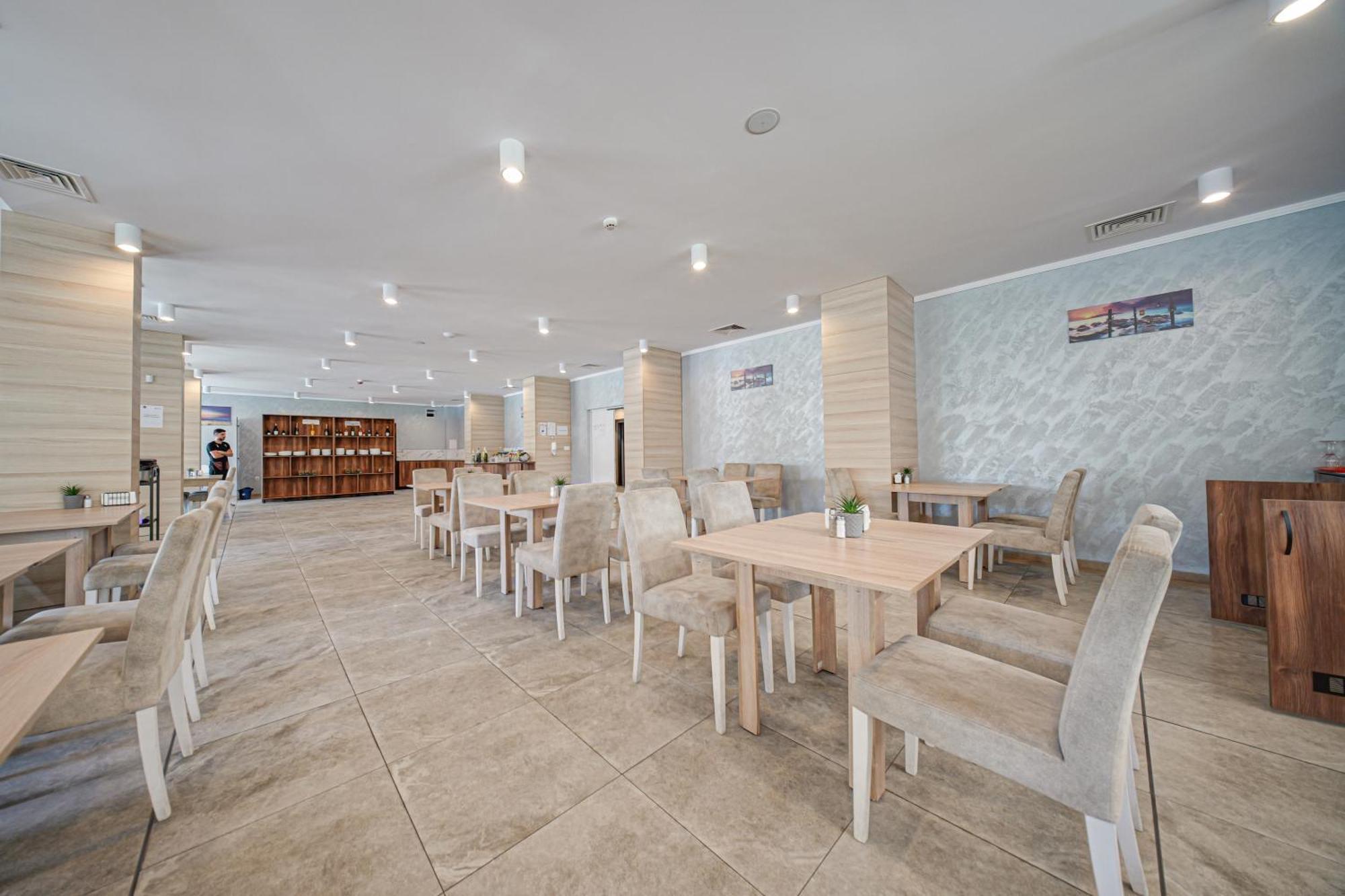 פרימורסקו Cinema Hotel מראה חיצוני תמונה