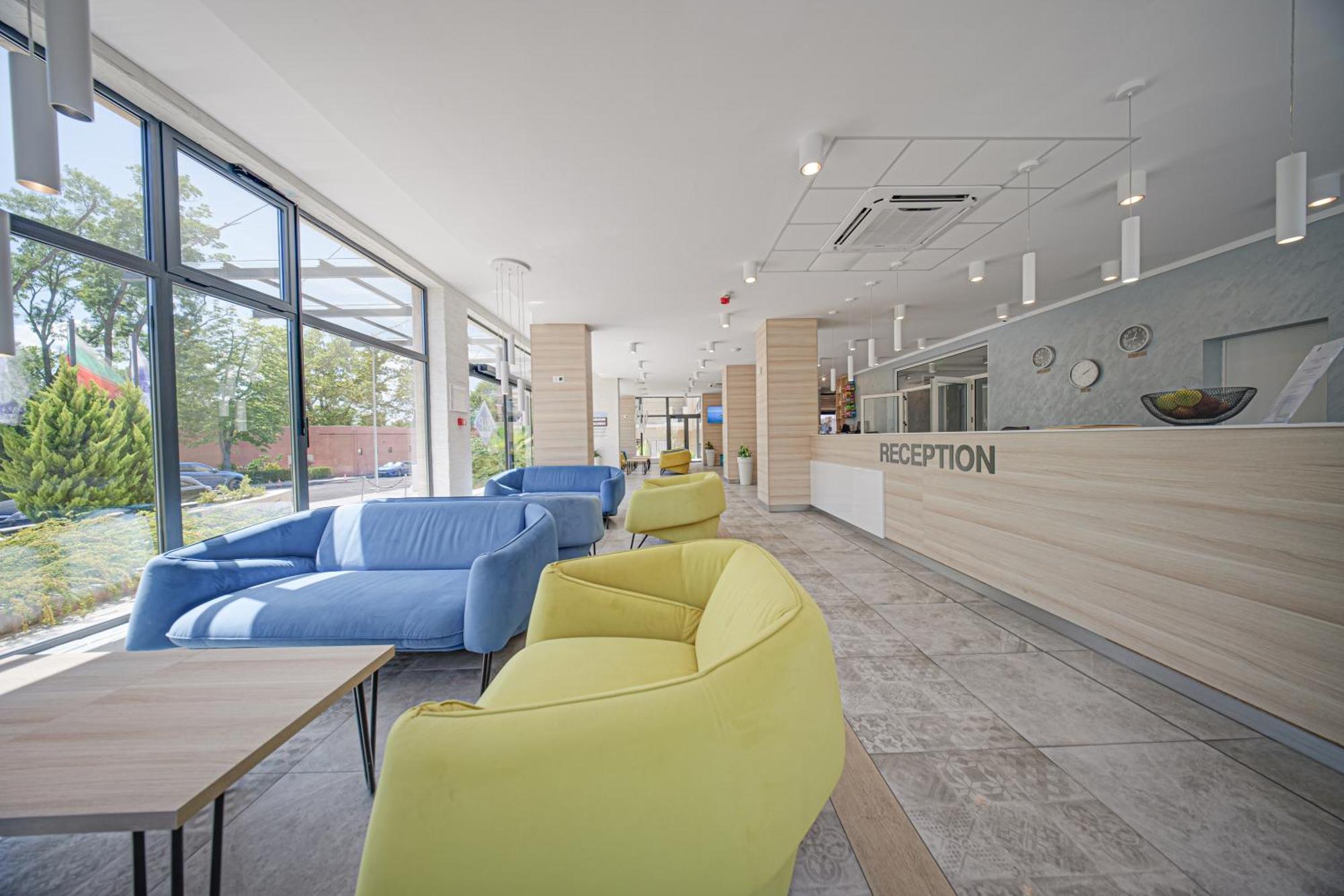 פרימורסקו Cinema Hotel מראה חיצוני תמונה