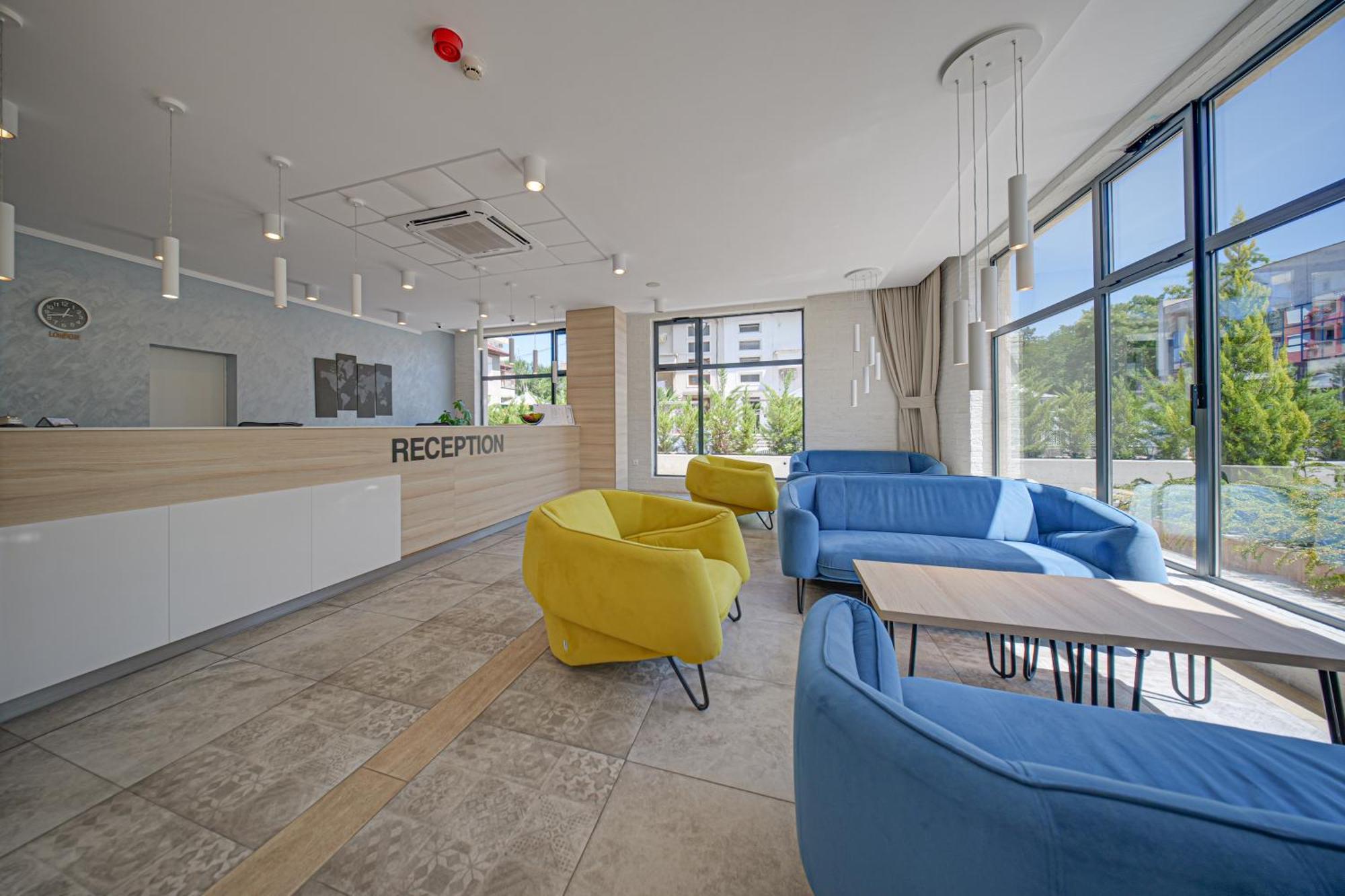 פרימורסקו Cinema Hotel מראה חיצוני תמונה